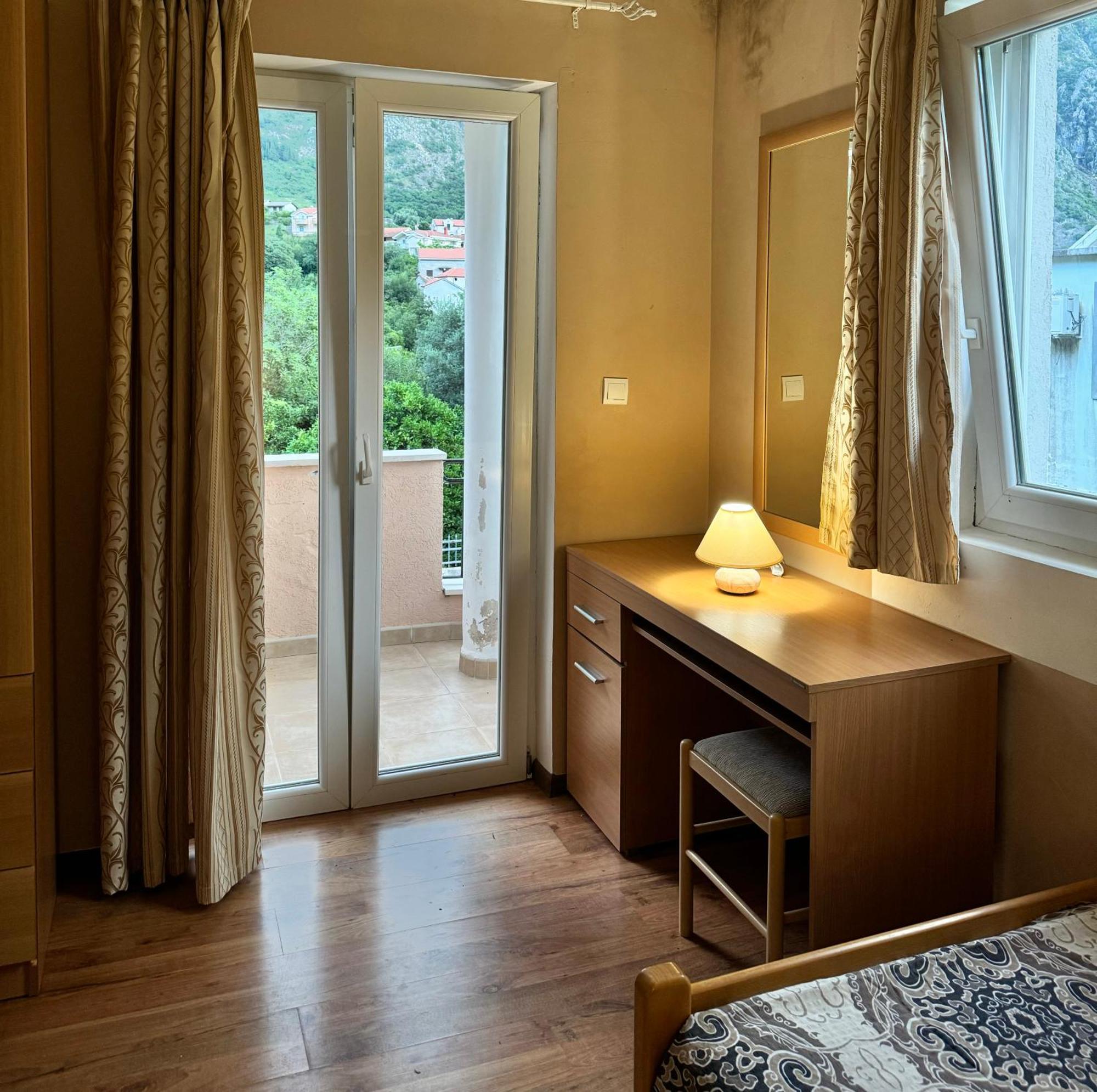 Carine Garden Apartment Risan Ruang foto