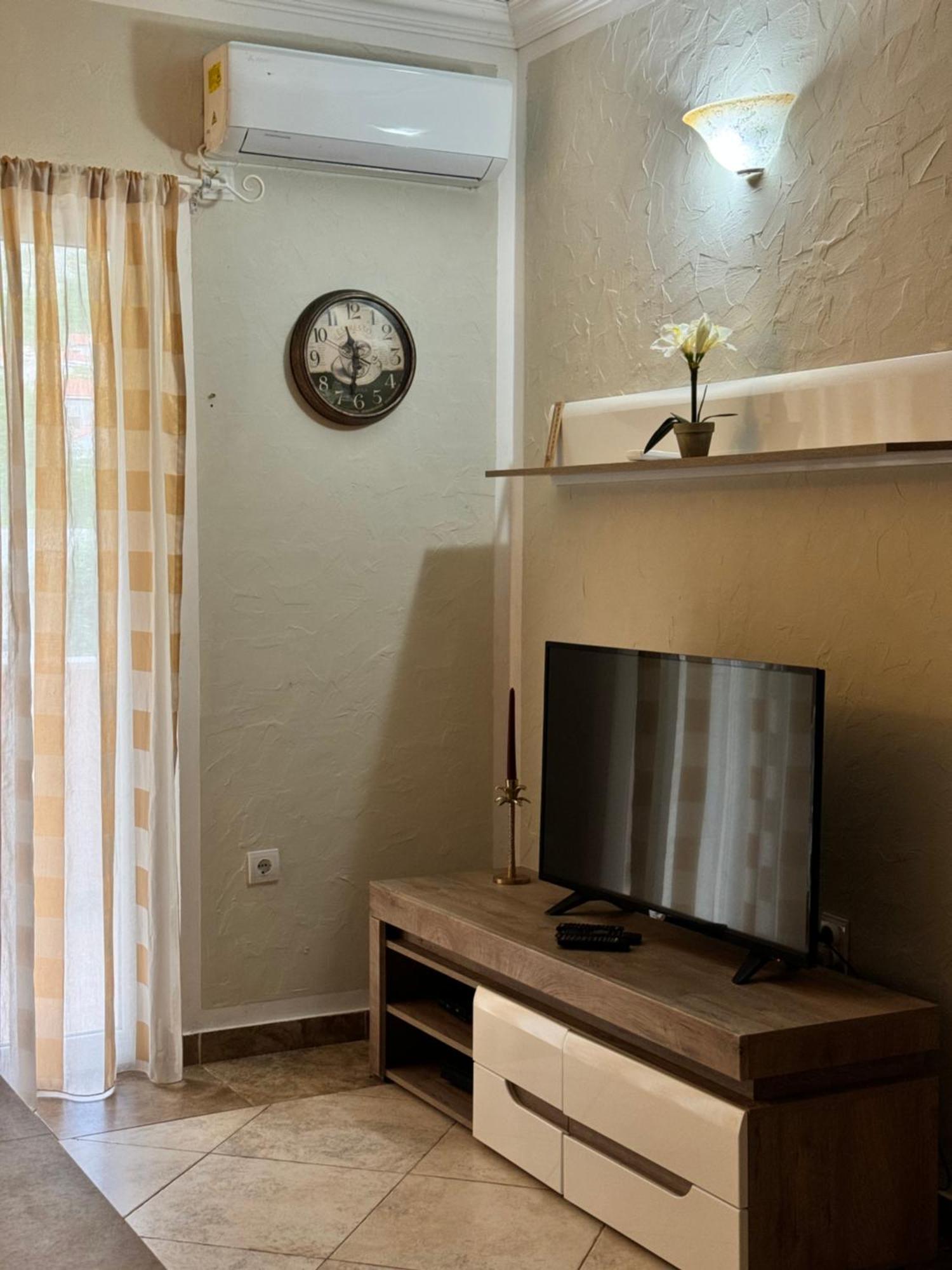 Carine Garden Apartment Risan Ruang foto