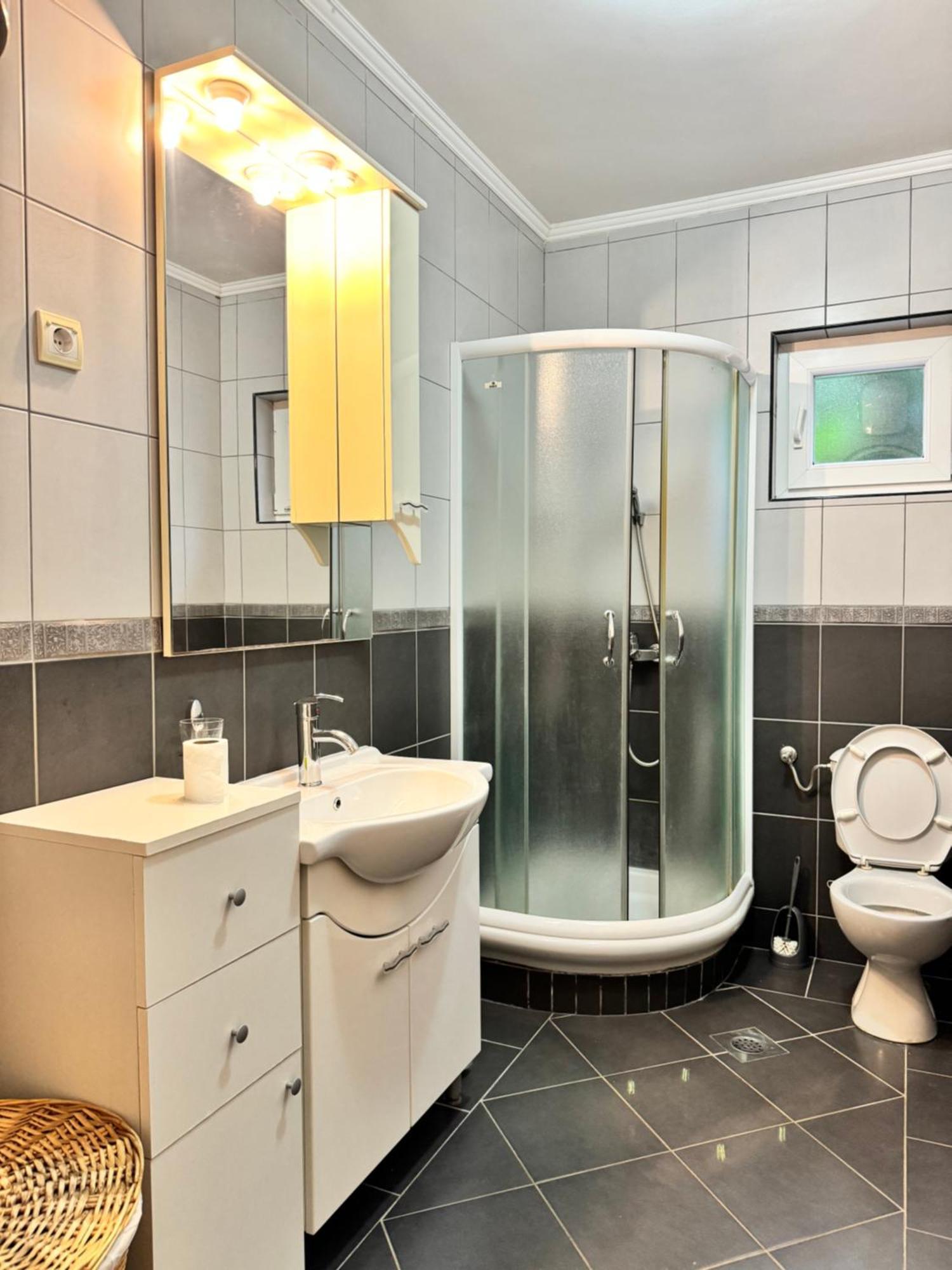 Carine Garden Apartment Risan Ruang foto