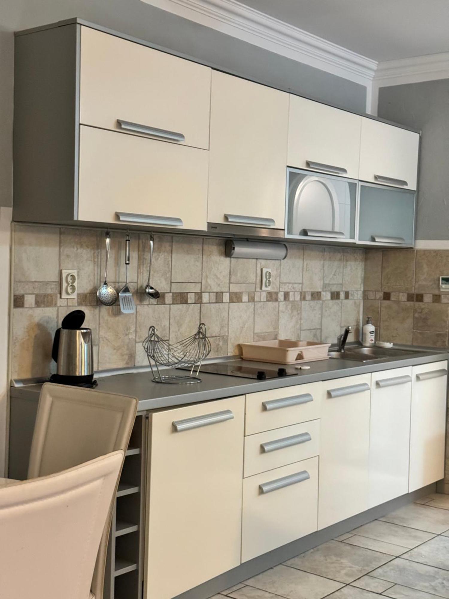 Carine Garden Apartment Risan Bagian luar foto