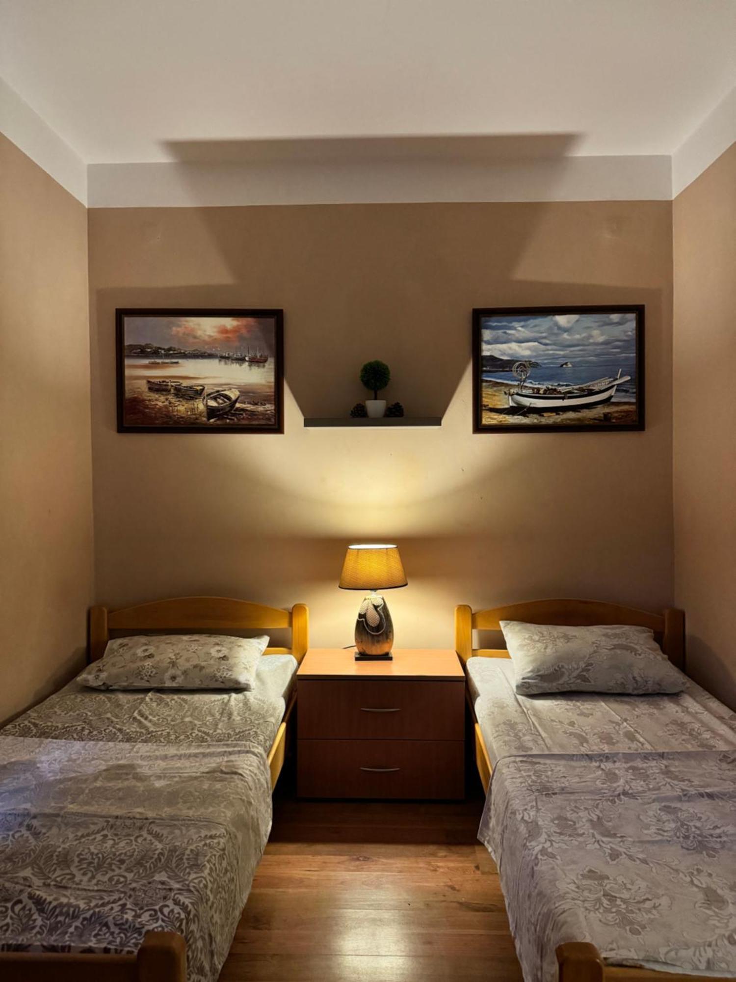 Carine Garden Apartment Risan Bagian luar foto