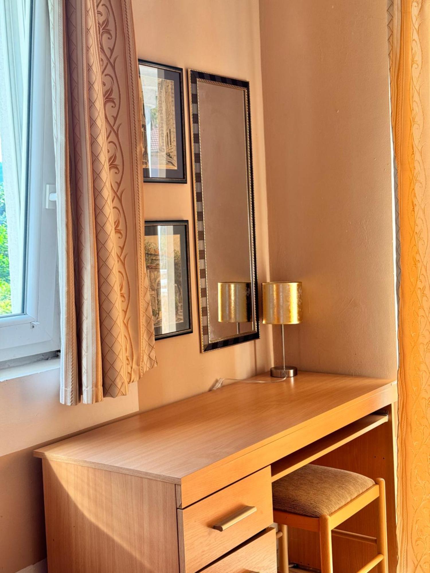 Carine Garden Apartment Risan Bagian luar foto