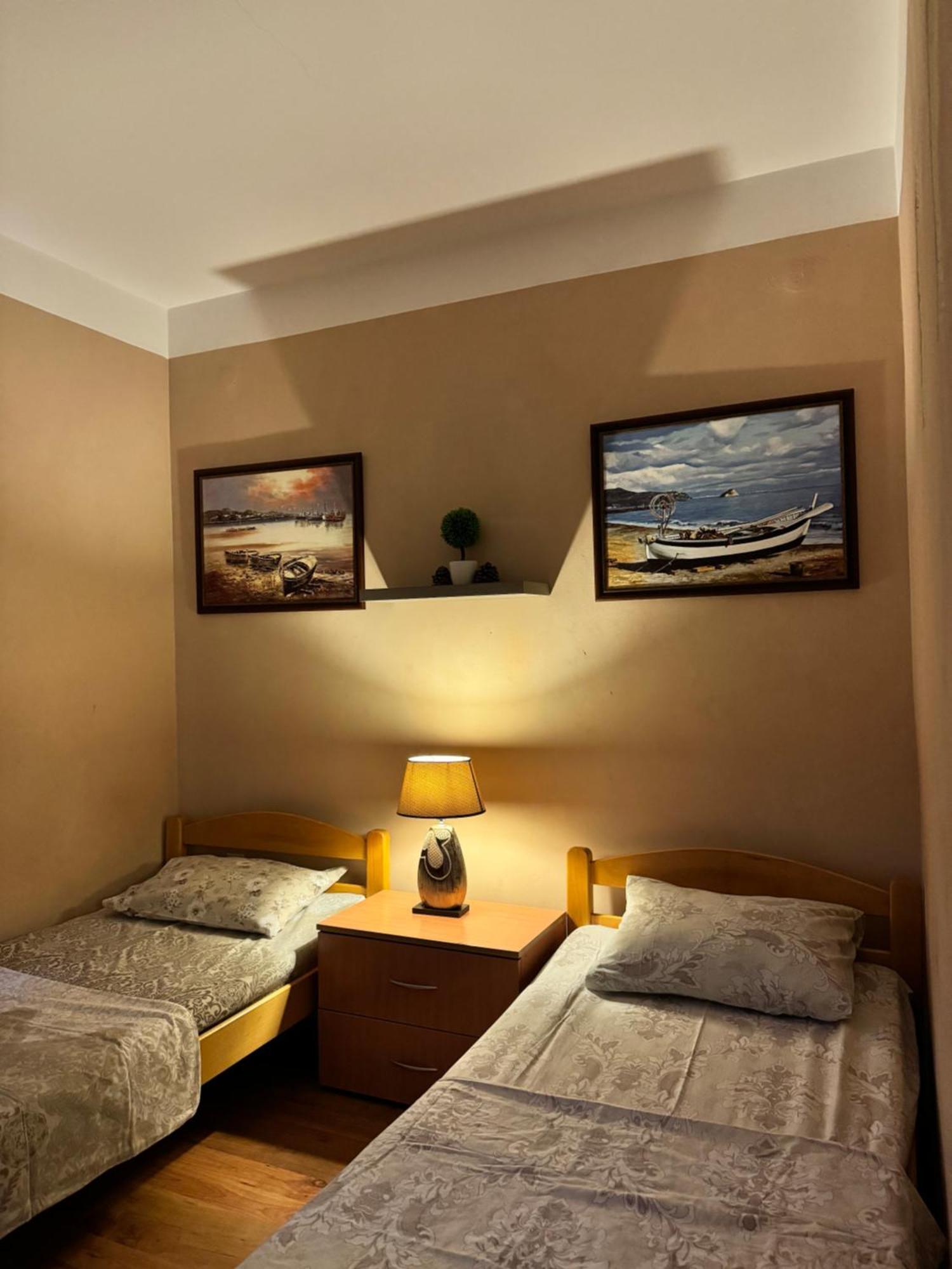 Carine Garden Apartment Risan Bagian luar foto