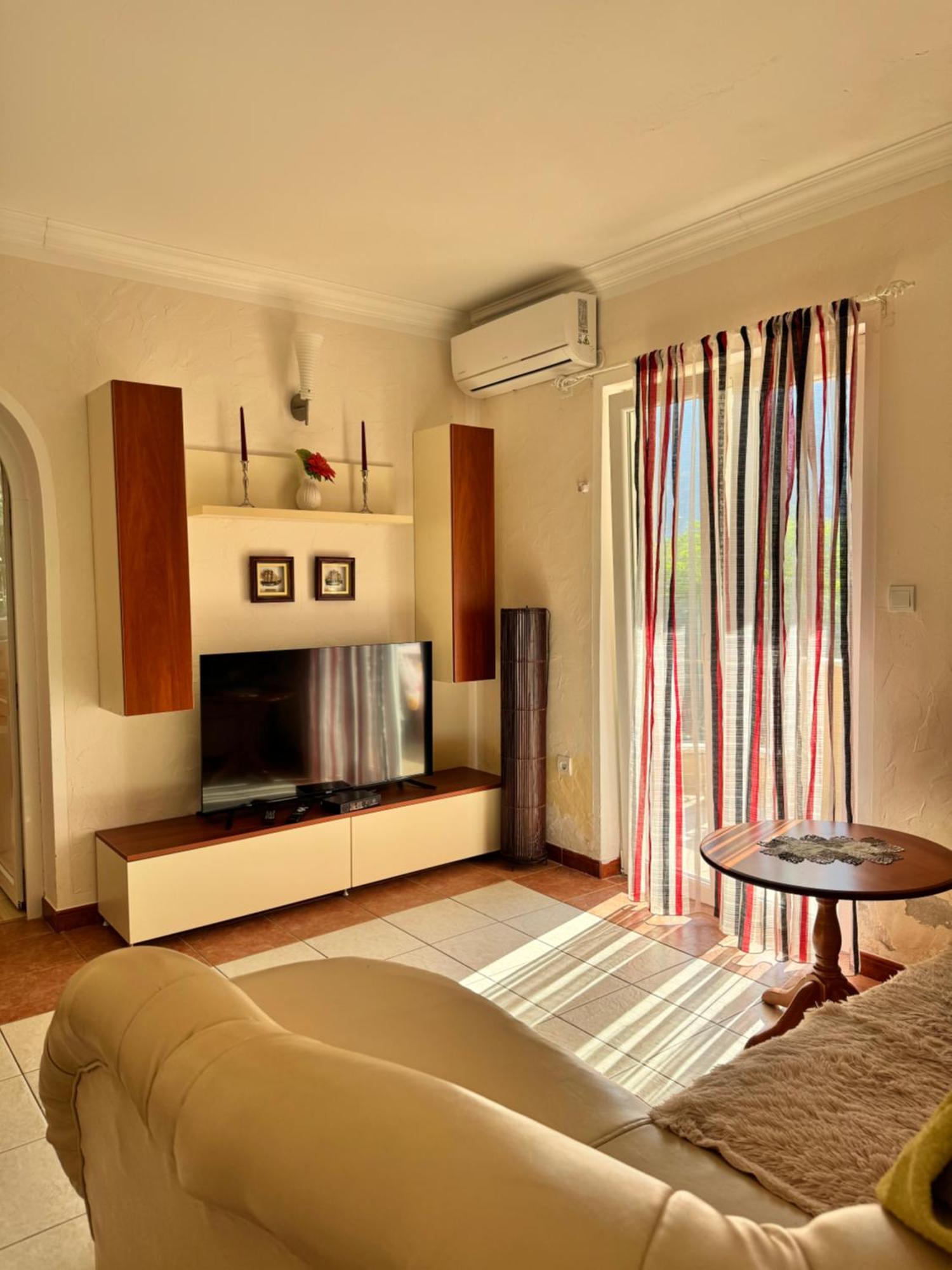 Carine Garden Apartment Risan Bagian luar foto