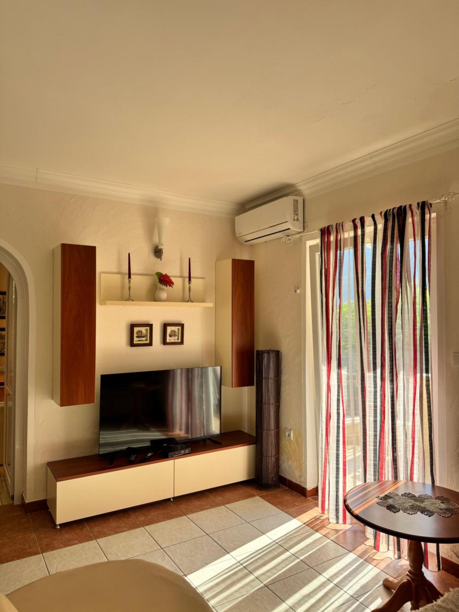Carine Garden Apartment Risan Bagian luar foto