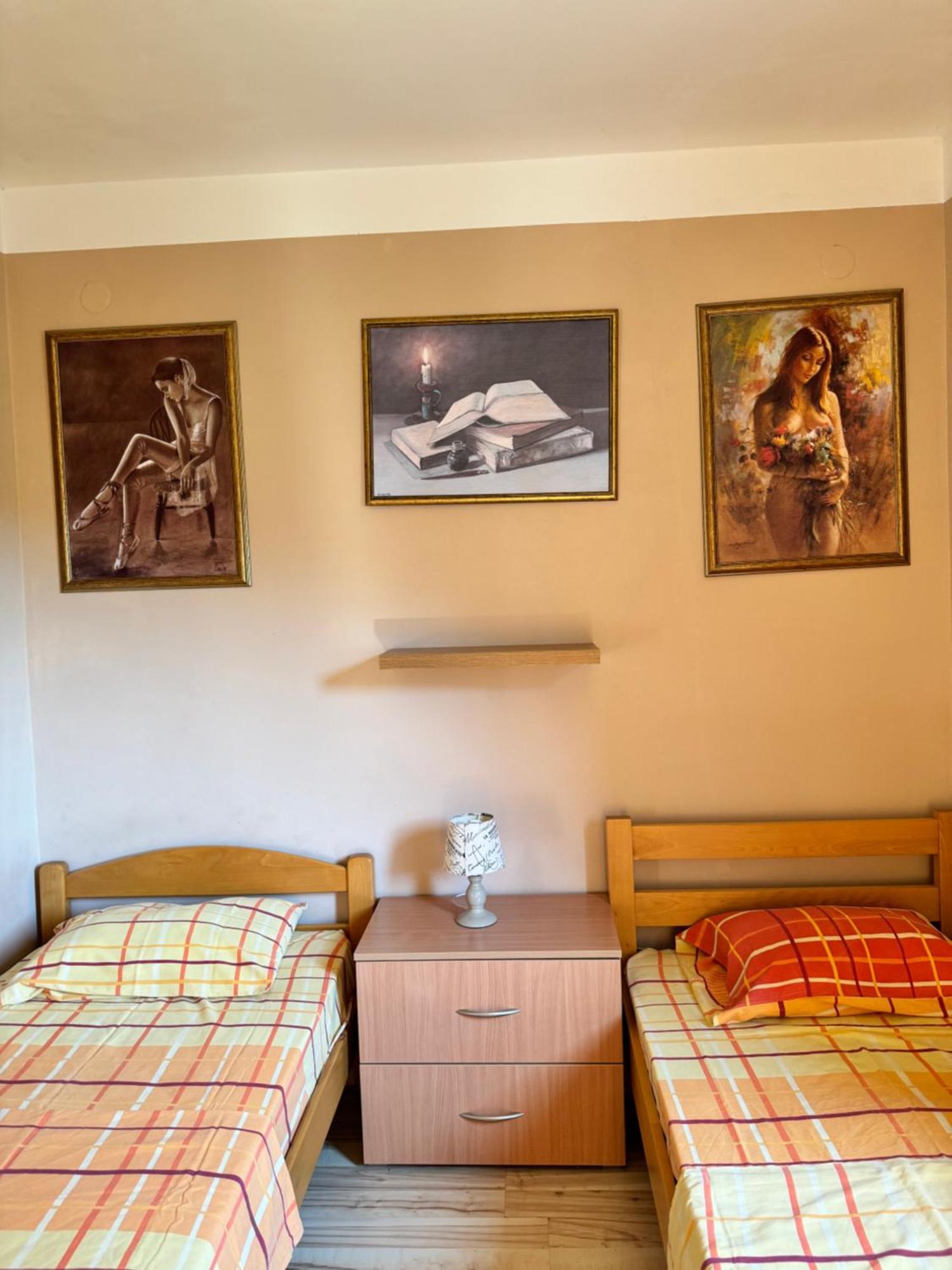 Carine Garden Apartment Risan Bagian luar foto